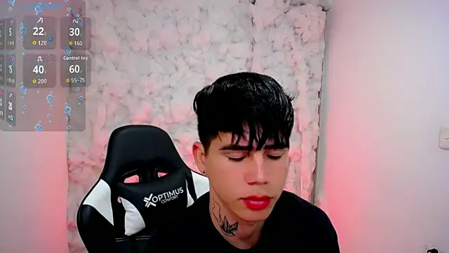 Snapshot of Tayson_Rivers chatting on November 13, 7:29 pm Tayson Rivers online show from November 13, 7:29 pm