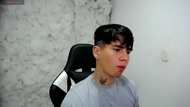 Snapshot of Tayson_Rivers chatting on November 23, 3:27 am Tayson Rivers online show from November 23, 3:27 am