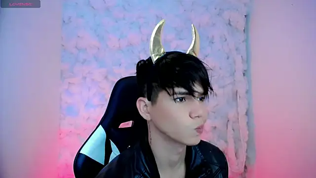 Snapshot of Tayson_Rivers chatting on October 19, 4:21 pm Tayson Rivers online show from October 19, 4:21 pm