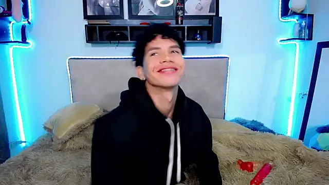 Snapshot of Tayson_Rivers chatting on December 5, 9:33 am Tayson Rivers online show from December 5, 9:33 am