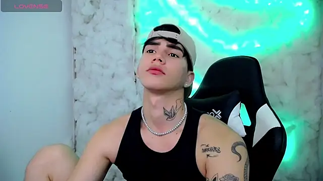 Snapshot of Tayson_Rivers chatting on November 30, 11:05 pm Tayson Rivers online show from November 30, 11:05 pm