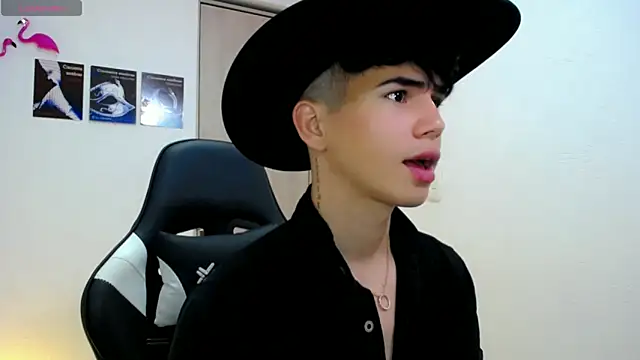 Snapshot of Tayson_Rivers chatting on September 22, 11:44 pm Tayson Rivers online show from September 22, 11:44 pm