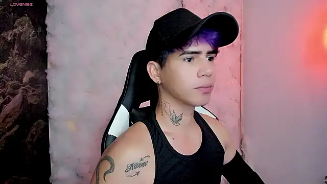 Snapshot of Tayson_Rivers chatting on February 12, 9:58 pm Tayson Rivers online show from February 12, 9:58 pm