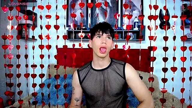 Snapshot of Tayson_Rivers chatting on February 18, 6:37 pm Tayson Rivers online show from February 18, 6:37 pm