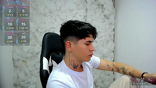 Snapshot of Tayson_Rivers chatting on November 24, 2:11 am Tayson Rivers online show from November 24, 2:11 am