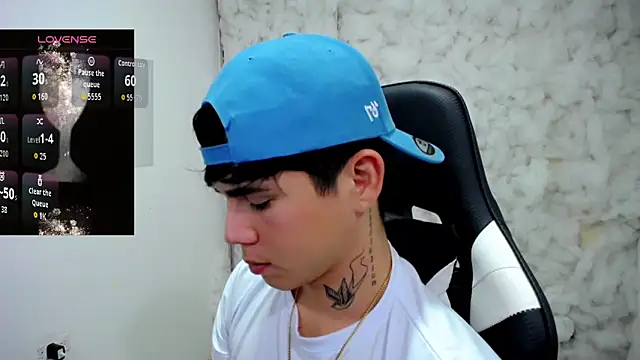 Snapshot of Tayson_Rivers chatting on December 21, 11:38 pm Tayson Rivers online show from December 21, 11:38 pm