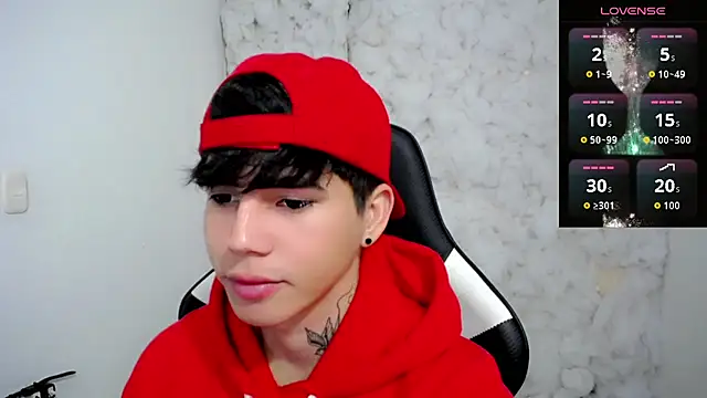 Snapshot of Tayson_Rivers chatting on December 14, 7:19 pm Tayson Rivers online show from December 14, 7:19 pm