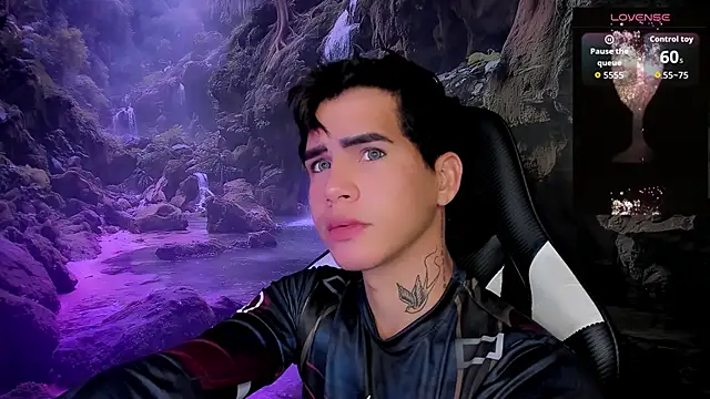 Snapshot of Tayson_Rivers chatting on February 23, 10:43 pm Tayson Rivers online show from February 23, 10:43 pm