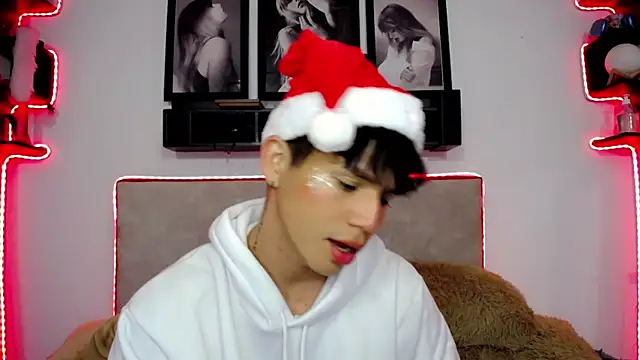 Snapshot of Tayson_Rivers chatting on December 8, 2:25 am Tayson Rivers online show from December 8, 2:25 am