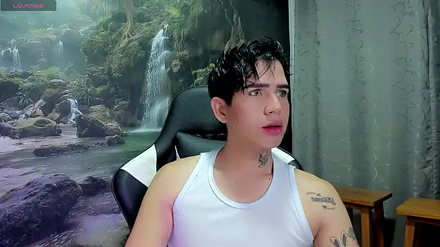 Snapshot of Tayson_Rivers chatting on March 4, 8:33 am Tayson Rivers online show from March 4, 8:33 am