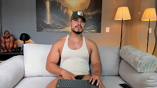 Snapshot of ApoloMakris chatting on January 16, 8:13 pm ApoloMakris online show from January 16, 8:13 pm