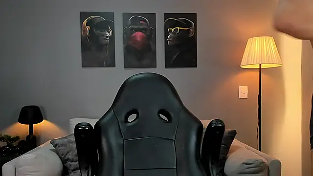 Snapshot of ApoloMakris chatting on December 1, 8:53 pm ApoloMakris online show from December 1, 8:53 pm