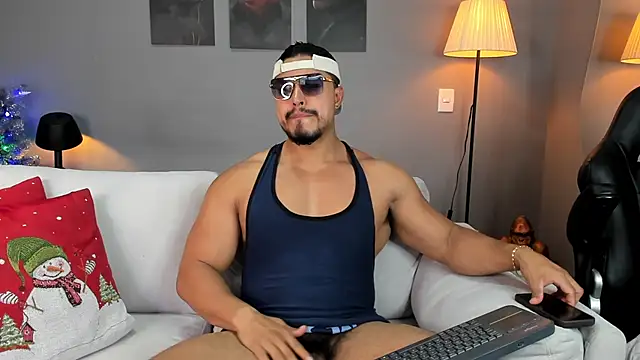 Snapshot of ApoloMakris chatting on December 18, 8:23 pm ApoloMakris online show from December 18, 8:23 pm