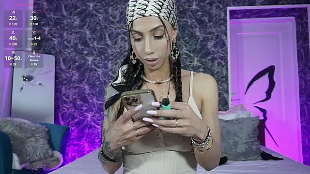 BrianaGolddenn online show from May 27, 7:32 pm