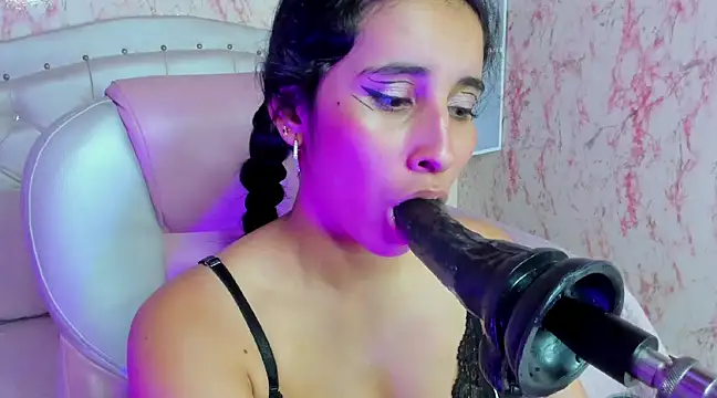 VICTORIA HOUSTON online show from February 25, 8:00 pm