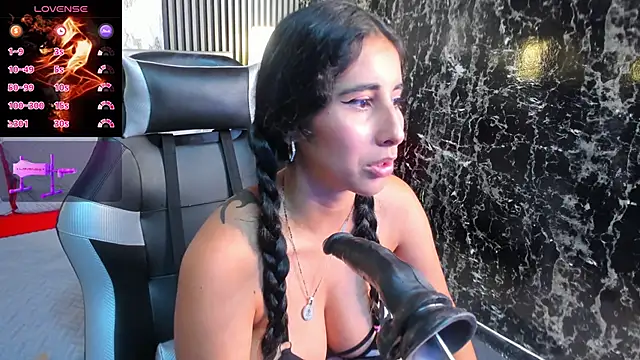 VICTORIA HOUSTON online show from October 16, 12:35 pm