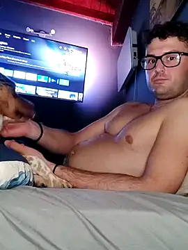 Snapshot of TheKing966 chatting on February 19, 8:39 pm TheKing966 online show from February 19, 8:39 pm