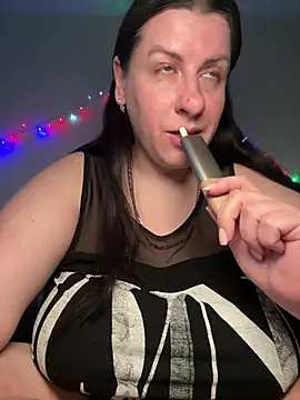 Evelinia online show from April 7, 3:25 pm