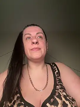 Evelinia online show from April 9, 3:18 pm