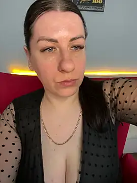 Snapshot of Evelinia chatting on March 18, 2:06 pm Evelinia online show from March 18, 2:06 pm