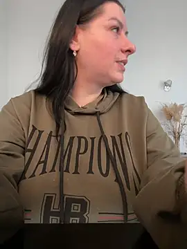 Snapshot of Evelinia chatting on March 20, 2:10 pm Evelinia online show from March 20, 2:10 pm