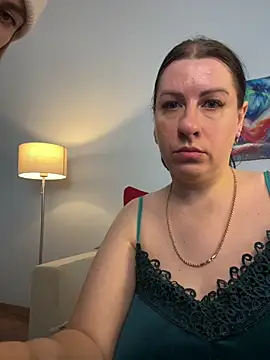 Snapshot of Evelinia chatting on February 18, 5:42 pm Evelinia online show from February 18, 5:42 pm