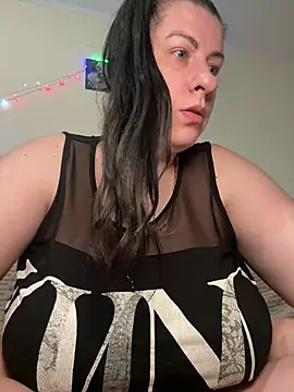 Evelinia online show from March 28, 4:19 pm