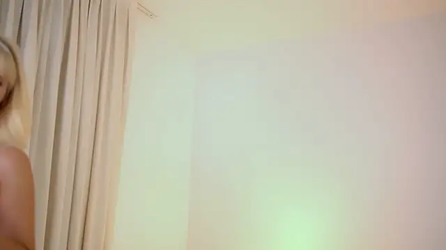 Snapshot of AdelineKing chatting on June 18, 1:59 am AdelineKing online show from June 18, 1:59 am