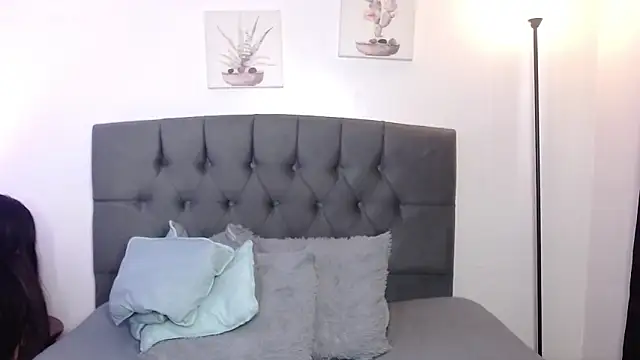 Snapshot of ailyn_miranda chatting on December 17, 7:52 pm ailyn miranda online show from December 17, 7:52 pm