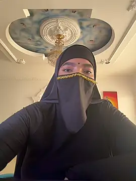 malak nanyy online show from May 15, 1:31 pm