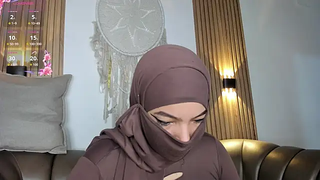 malak nanyy online show from November 29, 9:31 am