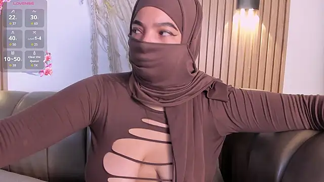 malak nanyy online show from February 12, 10:15 am