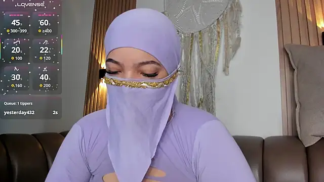 malak nanyy online show from November 13, 10:30 am