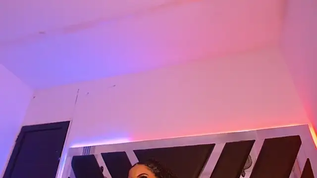 Snapshot of MelannyTylor chatting on November 25, 5:52 am MelannyTylor online show from November 25, 5:52 am