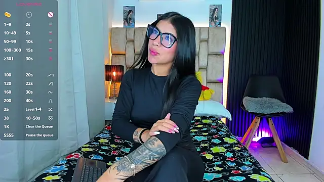 little sophie18 online show from November 16, 9:30 pm