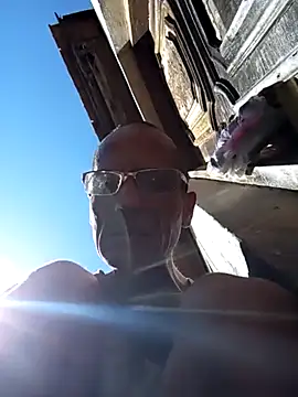 Snapshot of nevessartori chatting on December 31, 12:25 pm nevessartori online show from December 31, 12:25 pm