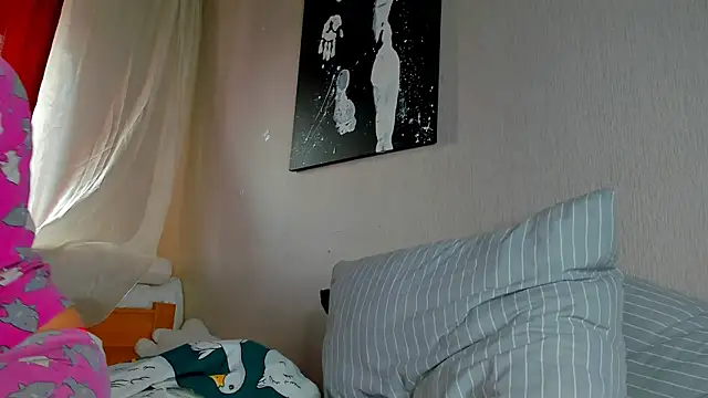 Snapshot of foxy_blond chatting on September 22, 1:11 am foxy blond online show from September 22, 1:11 am