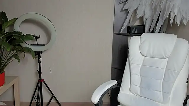 Snapshot of foxy_blond chatting on September 16, 12:11 am foxy blond online show from September 16, 12:11 am