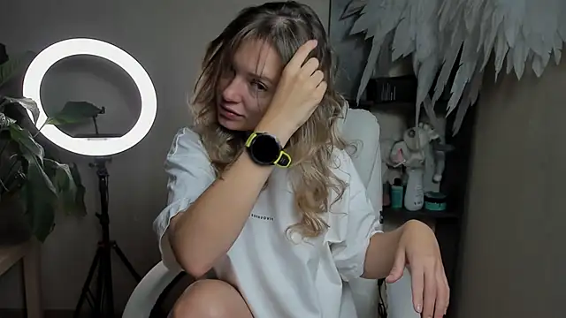 Snapshot of foxy_blond chatting on September 15, 12:11 am foxy blond online show from September 15, 12:11 am