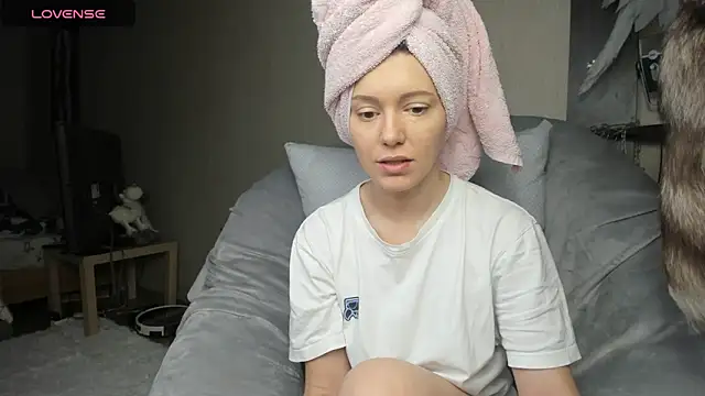 Snapshot of foxy_blond chatting on March 21, 3:22 am foxy blond online show from March 21, 3:22 am