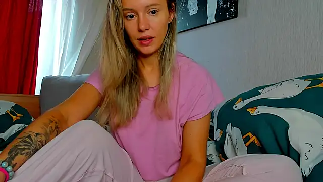 foxy blond online show from November 9, 6:39 am