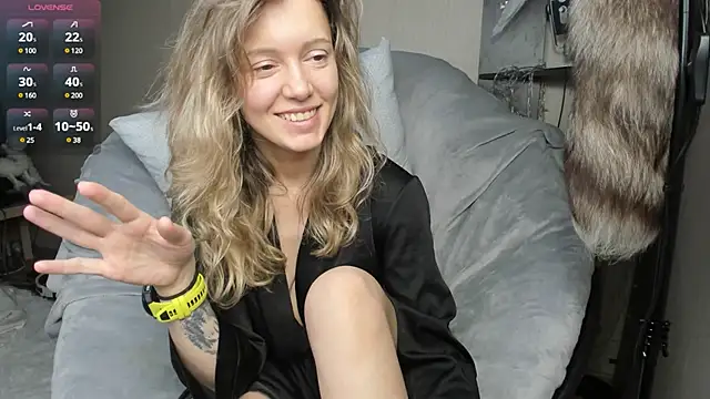 Snapshot of foxy_blond chatting on March 22, 3:41 am foxy blond online show from March 22, 3:41 am