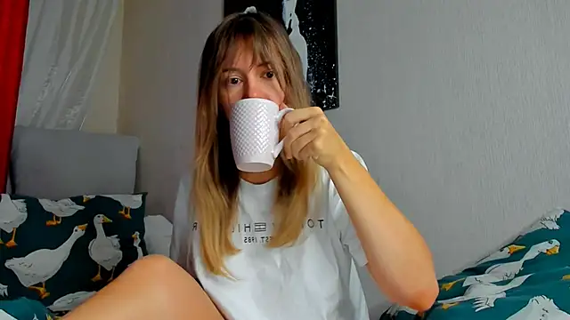 foxy blond online show from November 3, 12:05 am