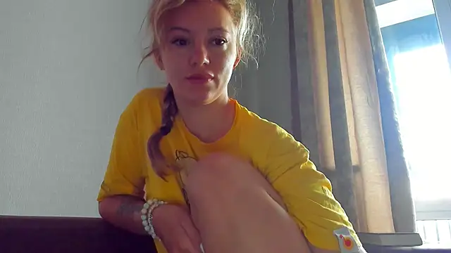foxy blond online show from May 15, 12:30 am