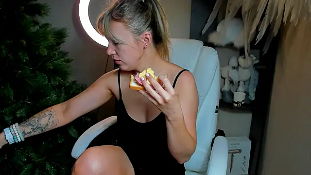 foxy blond online show from December 2, 12:22 am