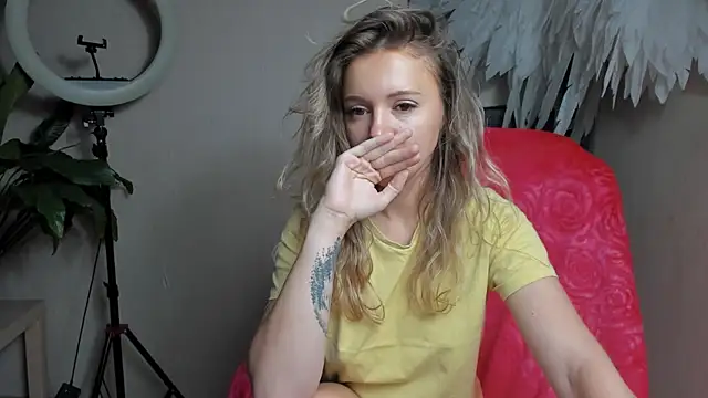 Snapshot of foxy_blond chatting on September 29, 12:06 am foxy blond online show from September 29, 12:06 am