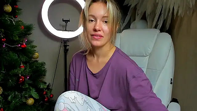 foxy blond online show from December 3, 12:23 am