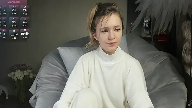 Snapshot of foxy_blond chatting on March 14, 9:35 am foxy blond online show from March 14, 9:35 am