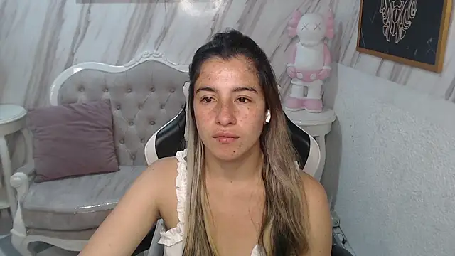 Snapshot of Valerie_b chatting on March 18, 3:02 am Valerie b online show from March 18, 3:02 am