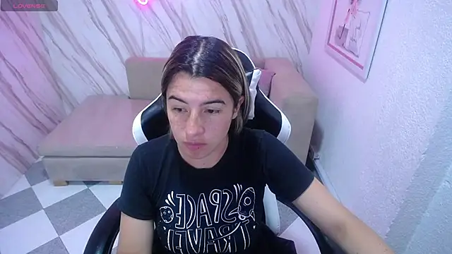 Snapshot of Valerie_b chatting on February 12, 3:07 am Valerie b online show from February 12, 3:07 am